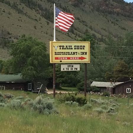 Trail Shop Inn 와피티 외부 사진