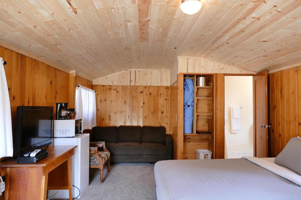 Trail Shop Inn 와피티 외부 사진