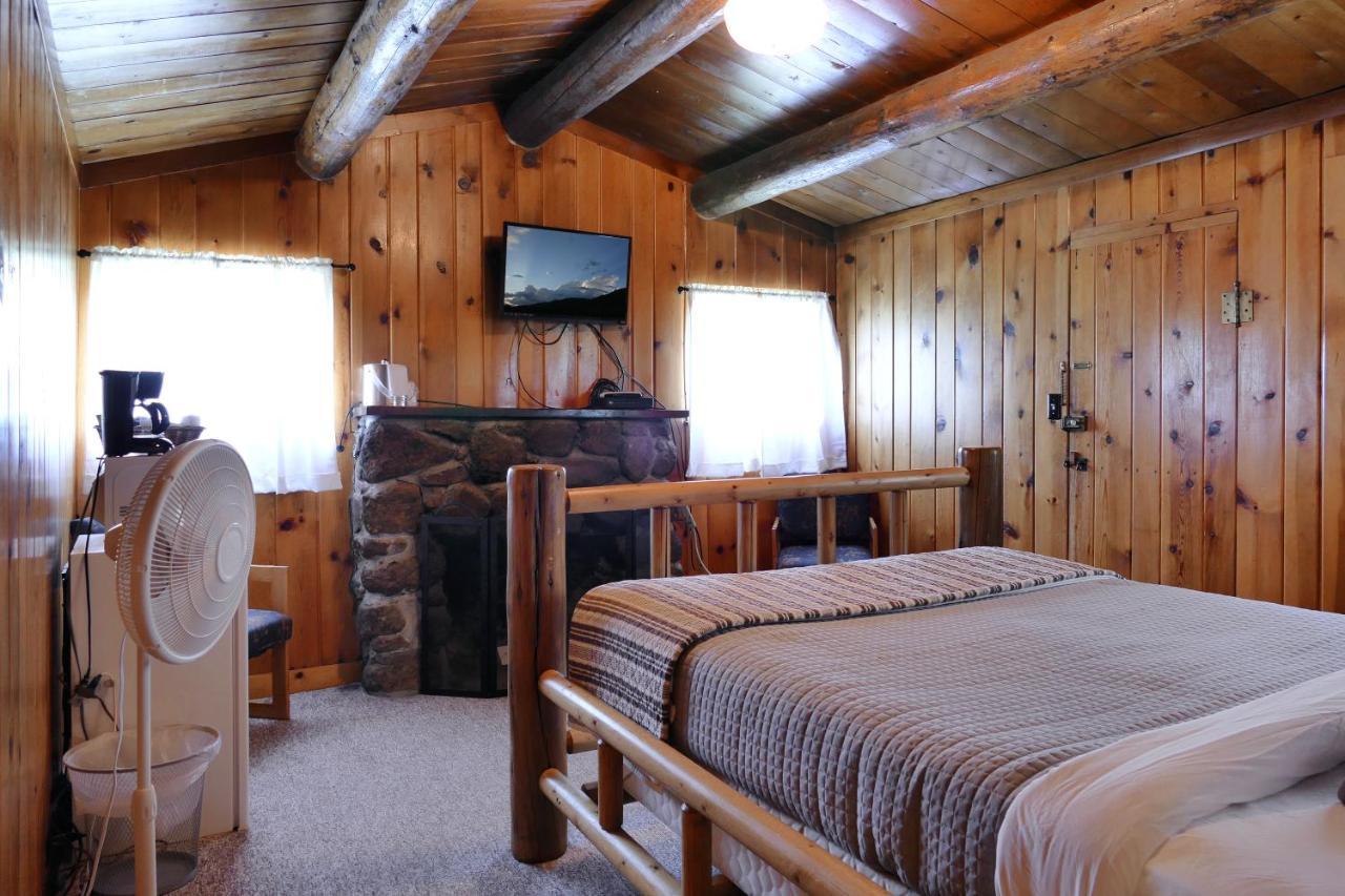 Trail Shop Inn 와피티 외부 사진